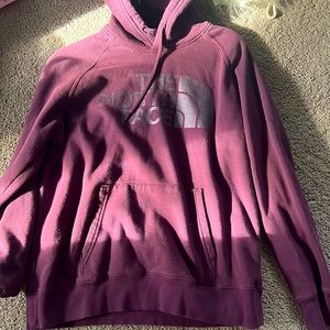 woman’s north face sweatshirt. Great condition!!!